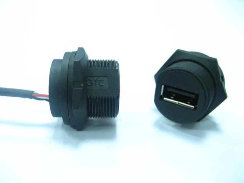 USB Verlängerungskabel mit Instrumentenbrett-Einbaubuchse